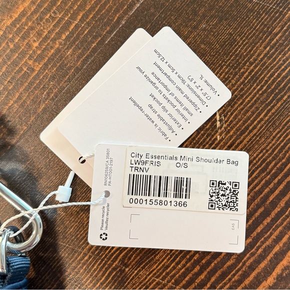 Lululemon City Essentials Mini Shoulder Bag - Picture 4 of 4